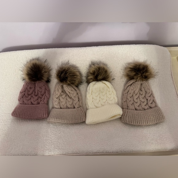 POM POM WINTER HAT NWOT - Picture 11 of 11